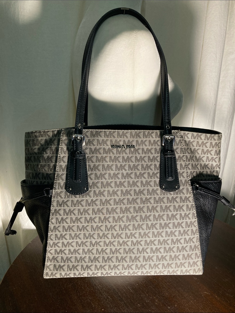 Michael Kors Voyager East/West signature logo tote bag